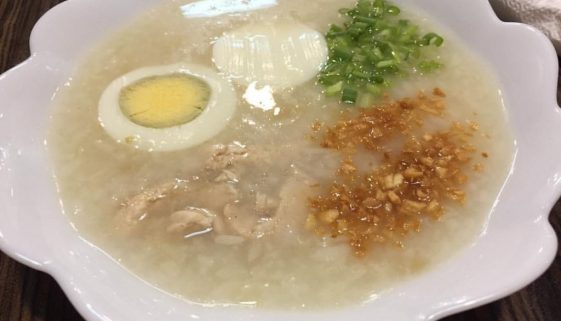 Filipino arroz caldo